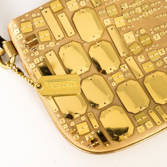 NWT Coach limited edition holiday wristlet - Picture 4 of 7